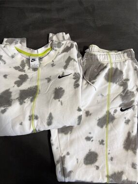 Nike White & Gray Tie-Dye Oversized Sweatshirt and Joggers with Neon Stitching